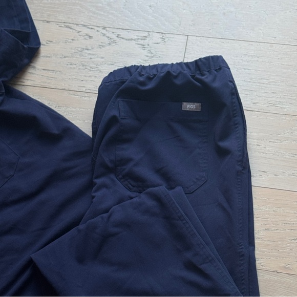 Navy Blue Figs Scrub Set - Picture 3 of 3